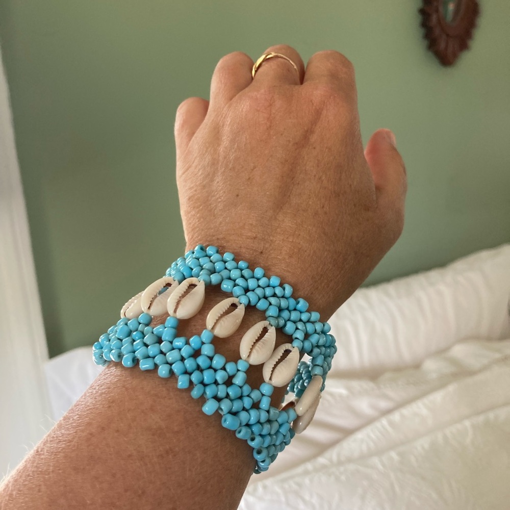 Beaded shell bracelet - Picture 3 of 5